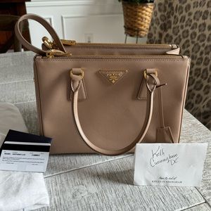 Medium Prada Galleria Saffiano leather bag